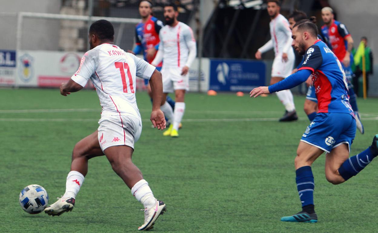 Kawaya, en el partido de la primera vuelta ante el UP Langreo.