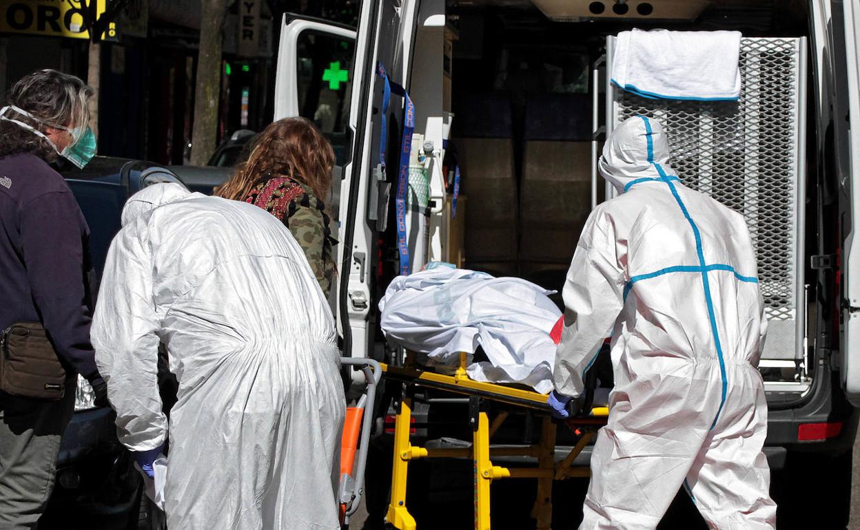 Traslado de un paciente en ambulancia. 