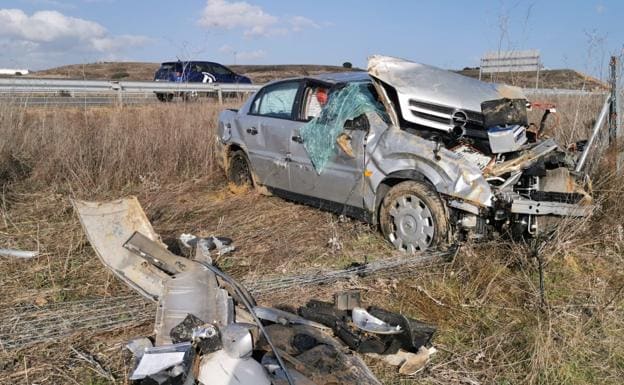 Tres personas personas resultan heridas en la salida de vía de un turismo en la autovía León-Valladolid