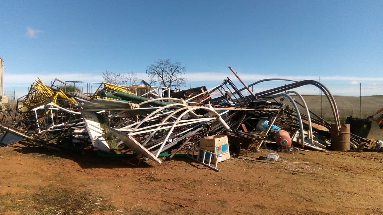 Fotos: Chatarra en la parcela municipal