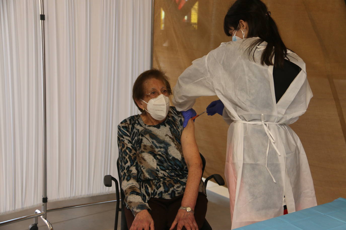 Fotos: Vacunación a mayores de 80 años en el Palacio de Exposiciones