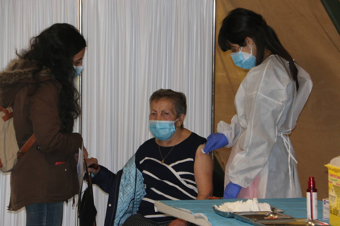 Fotos: Vacunación a mayores de 80 años en el Palacio de Exposiciones