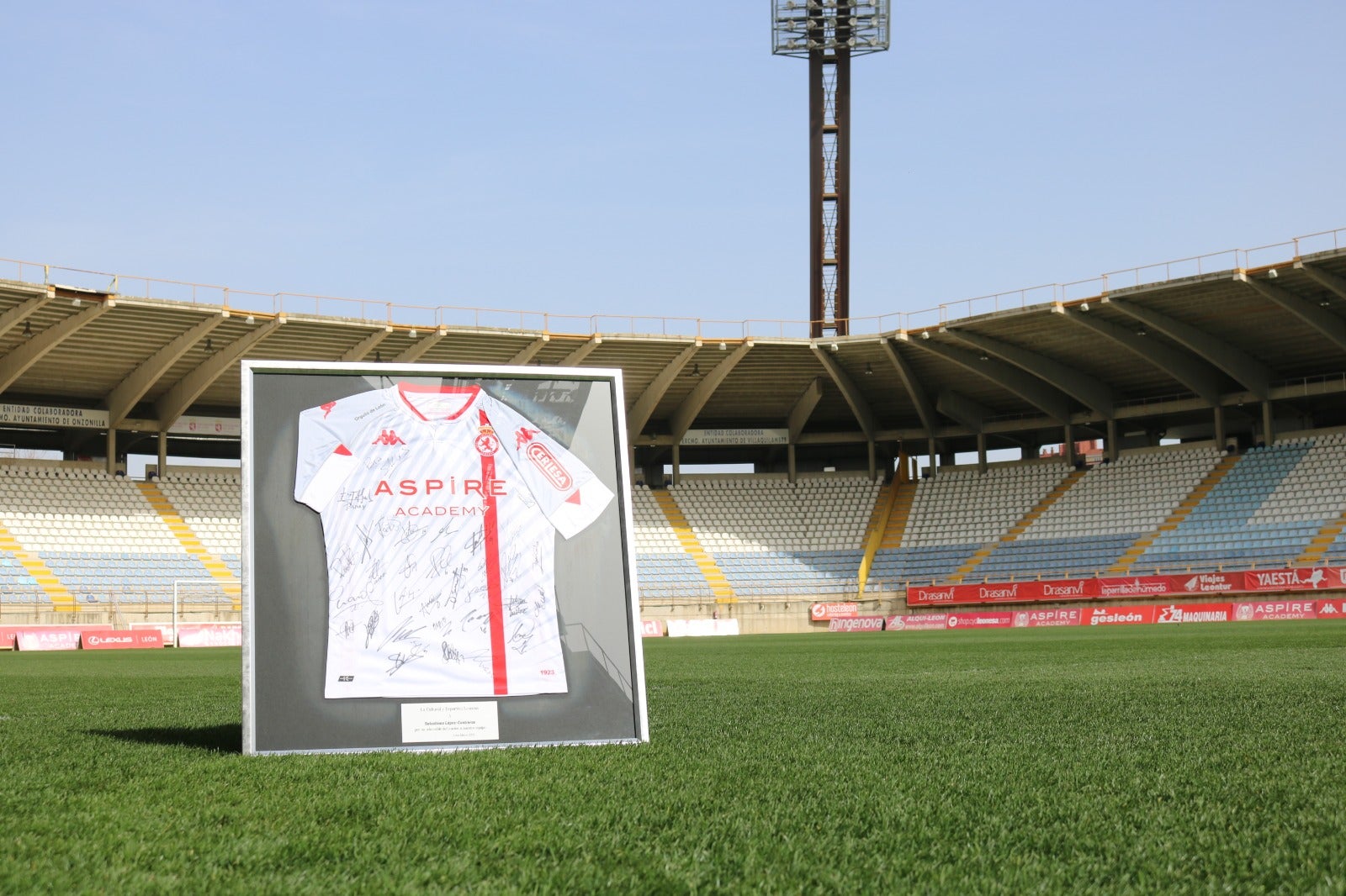 Fotos: La Cultural reconoce la labor del Hospital de León