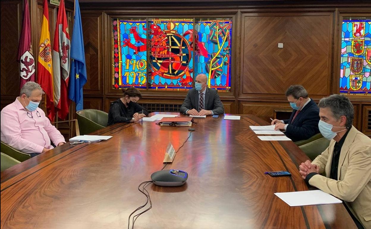 Imagen de la Junta de Gobierno este viernes.