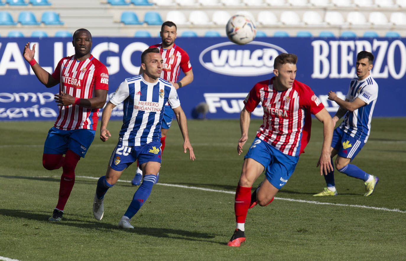 Fotos: Las imágenes del Deportiva-Sporting