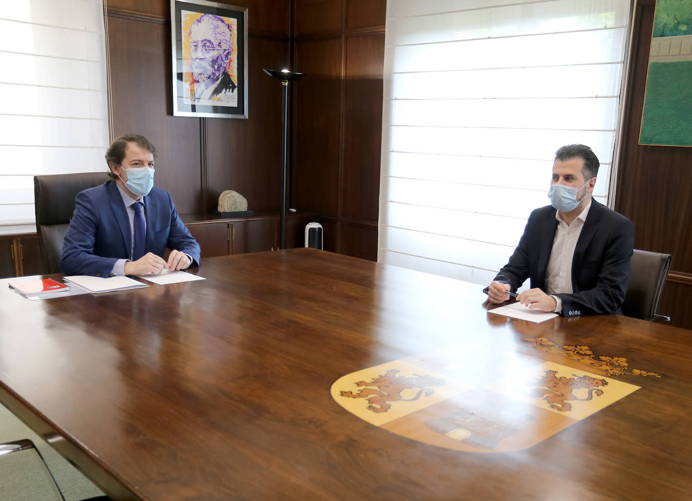 El presidente de la Junta de Castilla y León, Alfonso Fernández Mañueco, se reúne con el secretario autonómico del PSOE de Castilla y León, Luis Tudanca