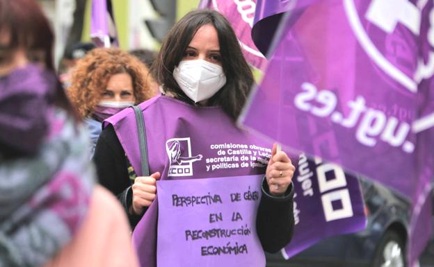 Los sindicatos se concentran en el 8M y mantienen que «nadie crea que por no salir a la calle se para el feminismo»