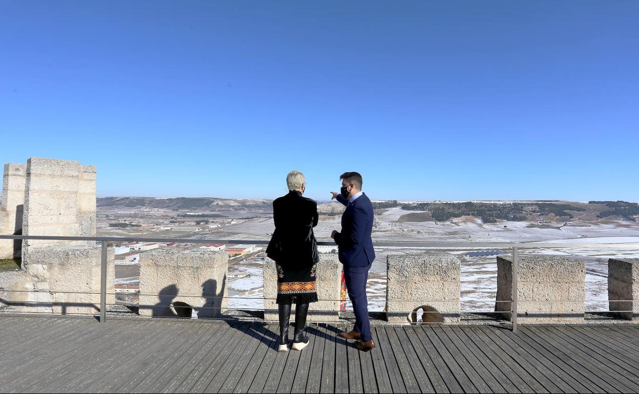 Pedro Ruiz y Beatriz Escudero, en un encuentro reciente en Peñafiel.