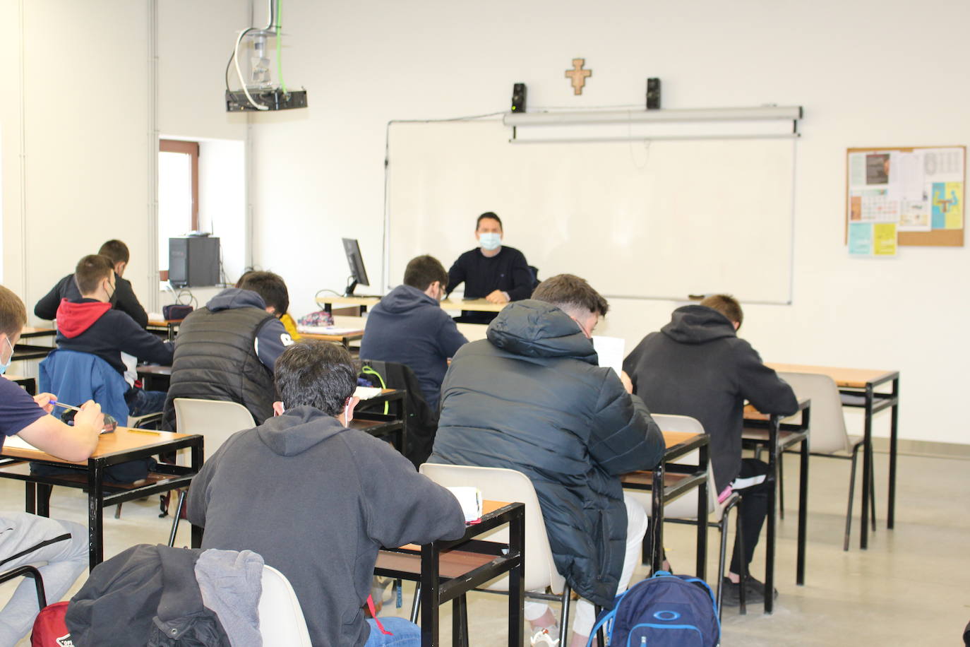 Este centro concertado ofrece Bachillerato y tres niveles de Formación Profesional donde la relación entre profesor y alumno es fundamental para guiar el futuro laboral de sus estudiantes.