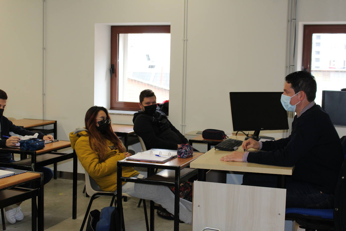 Este centro concertado ofrece Bachillerato y tres niveles de Formación Profesional donde la relación entre profesor y alumno es fundamental para guiar el futuro laboral de sus estudiantes.