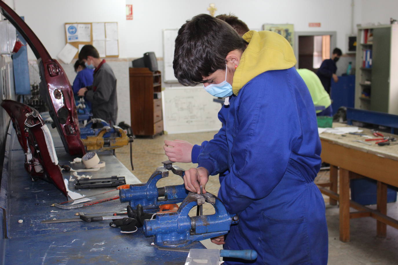 Este centro concertado ofrece Bachillerato y tres niveles de Formación Profesional donde la relación entre profesor y alumno es fundamental para guiar el futuro laboral de sus estudiantes.