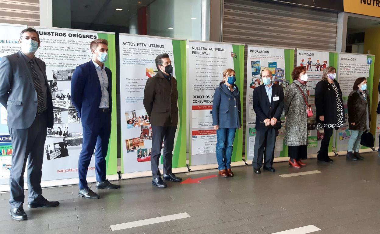 Inauguración de la exposición del 35 aniversario de UCE Castilla y León en el CC León Plaza