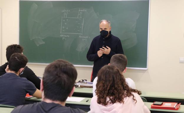 Imagen principal - El Centro de Estudios Policiales ofrece formación integral para la preparación de oposiciones a las Fuerzas y Cuerpos de Seguridad.