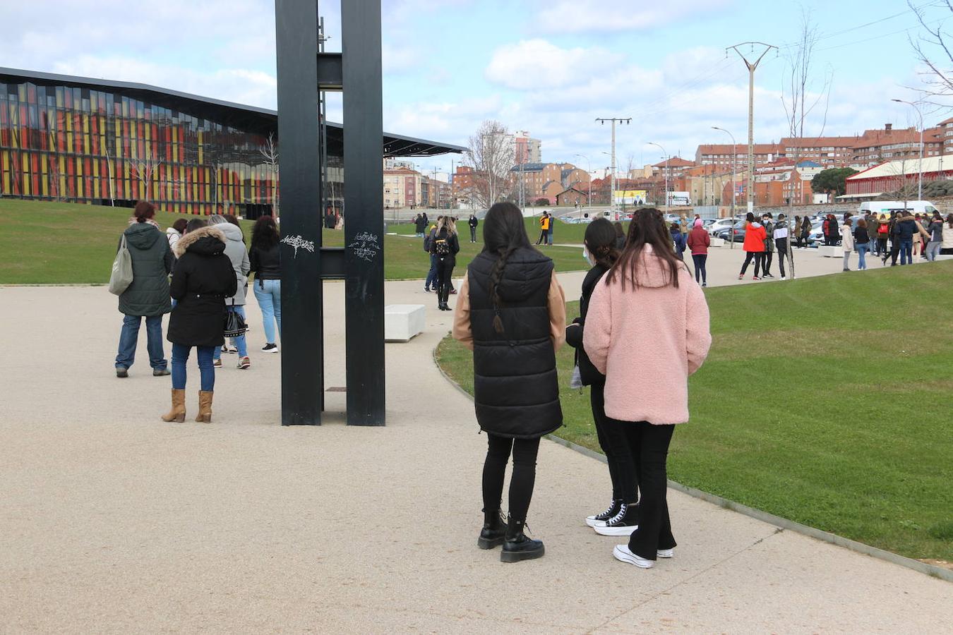 El Palacio de Exposiciones de León continúa con la vacunación a docentes, Guardias Civiles, Policía Nacional, sanitarios y mayores.