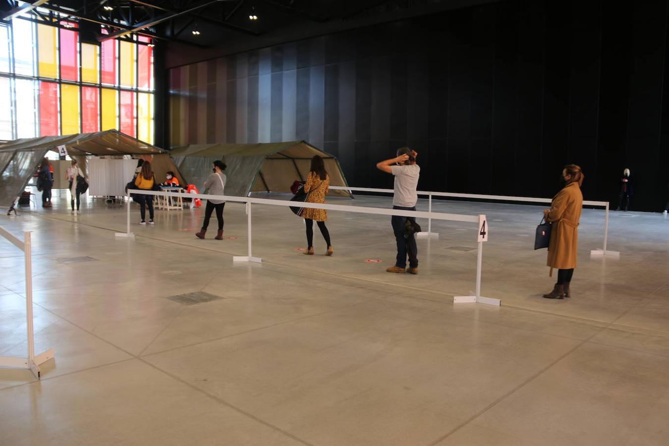 El Palacio de Exposiciones de León continúa con la vacunación a docentes, Guardias Civiles, Policía Nacional, sanitarios y mayores.