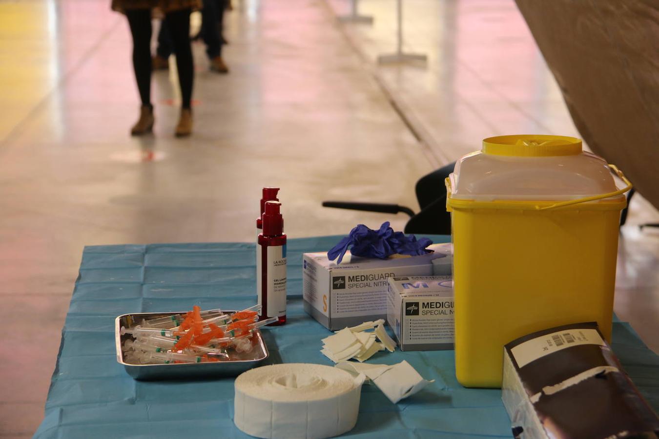 El Palacio de Exposiciones de León continúa con la vacunación a docentes, Guardias Civiles, Policía Nacional, sanitarios y mayores.