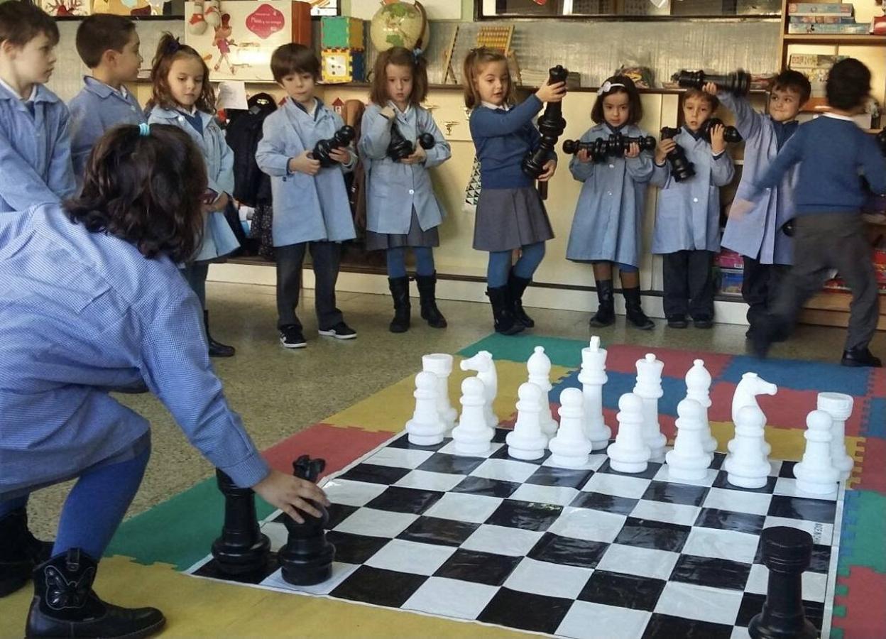 El Colegio Virgen Blanca en León ofrece formación integral concertada desde Infantil hasta Bachillerato. 