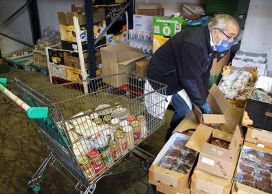 Imagen secundaria 1 - Donación de plasma hiperinmune, solidaridad en el Banco de Alimentos y viseras de protección elaboradas con máquinas 3D.