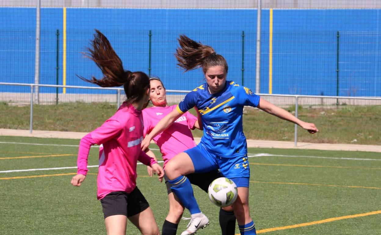 Un momento del partido disputado en las instalaciones del Olímpico de León.