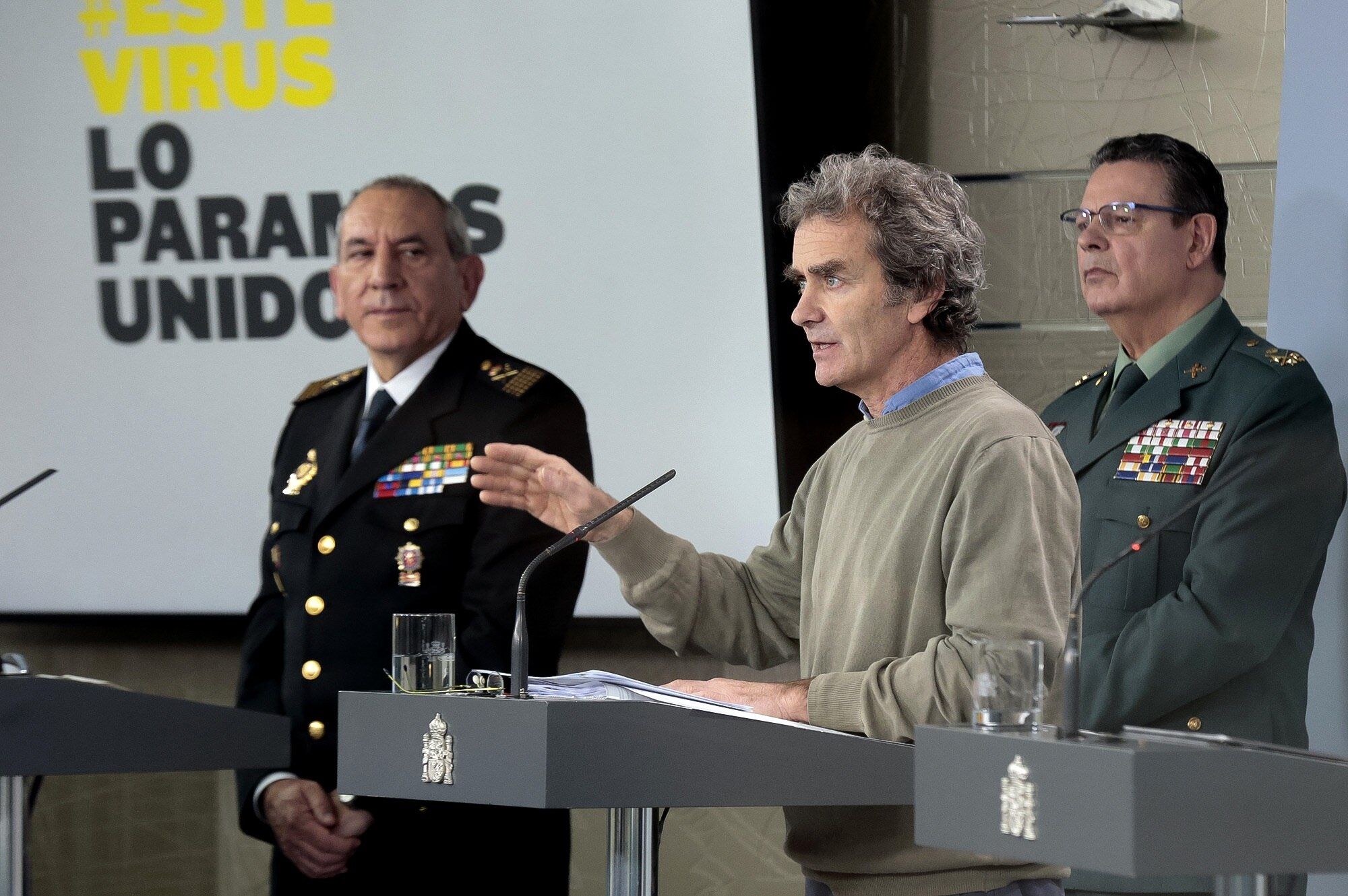 Fernando Simón, durante una rueda de prensa de la reunión del Comité de Gestión Técnica del coronavirus. Junto a él, Laurentino Ceña (Guardia Civil) y José Ángel González (Policía Nacional).