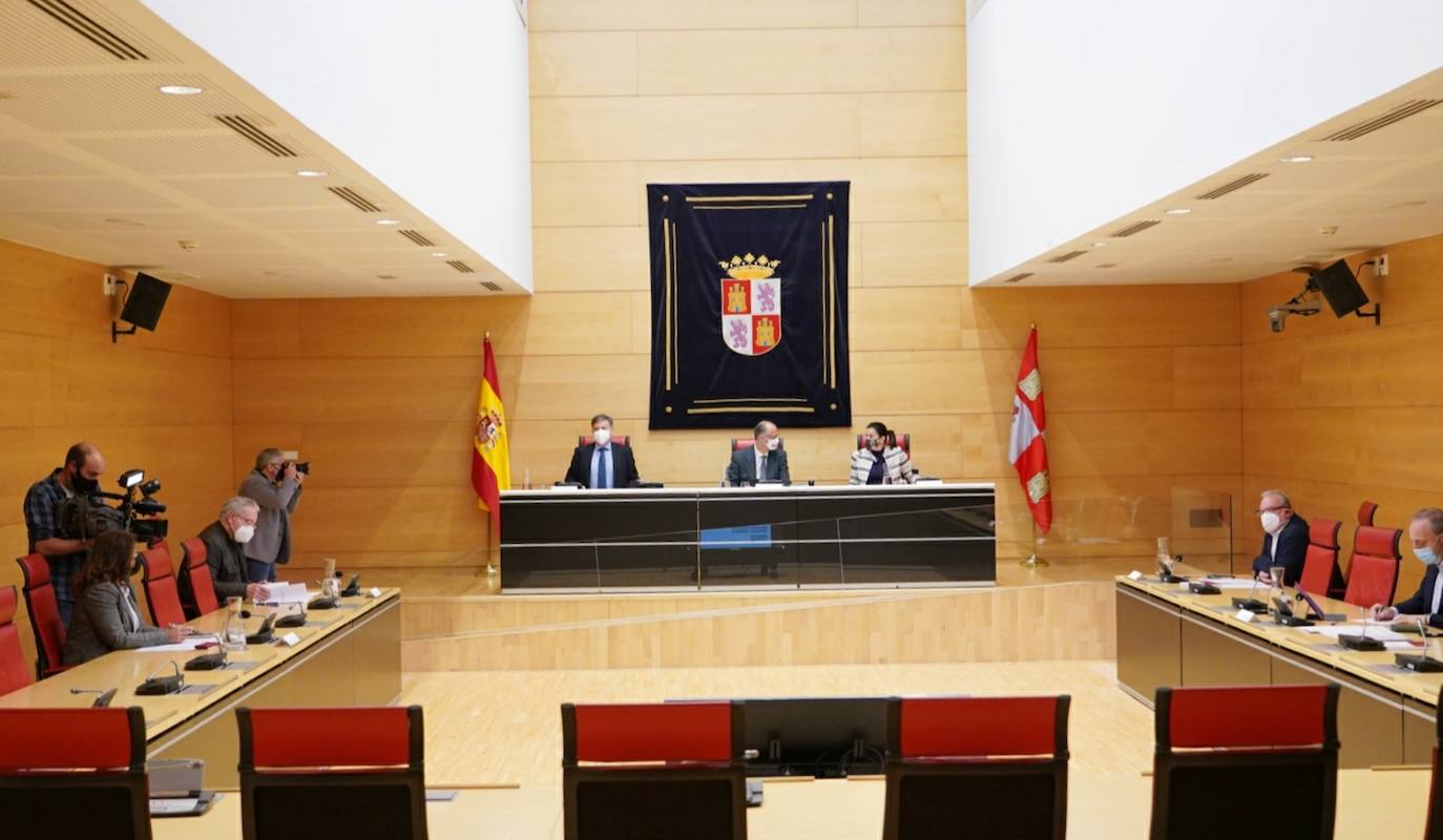 Fotos: Reunión de la Mesa de las Cortes para calificar la moción de censura