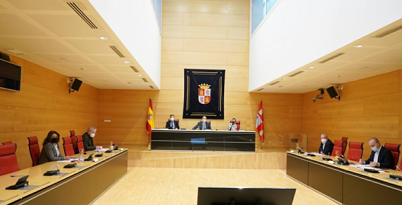 Fotos: Reunión de la Mesa de las Cortes para calificar la moción de censura