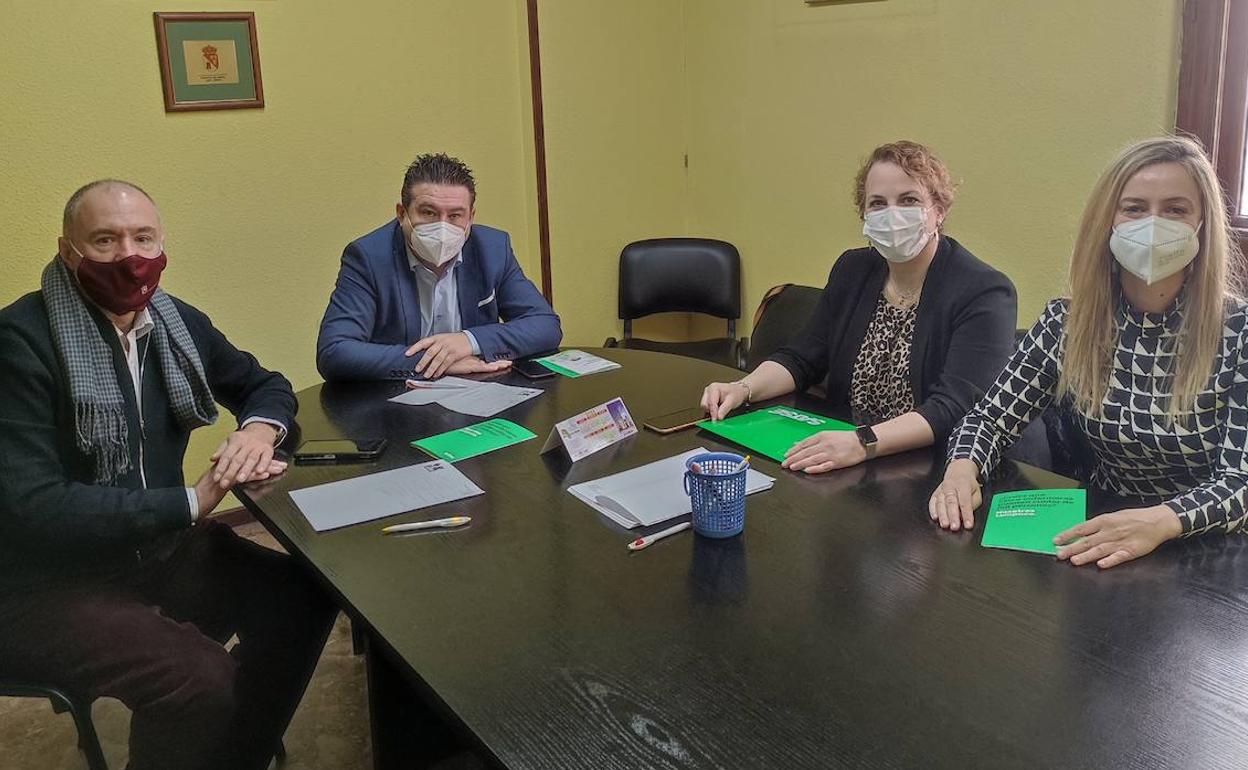 Eduardo López Sendino y Luis Mariano Santos, representantes de UPL, durante su encuentro con Satse.