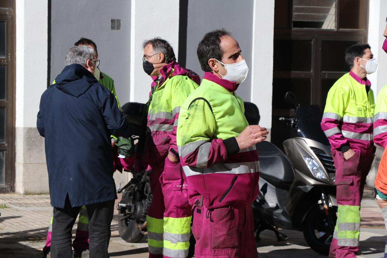 Los trabajadores de Renfe se concentran contra el cese de actividad del centro médico.