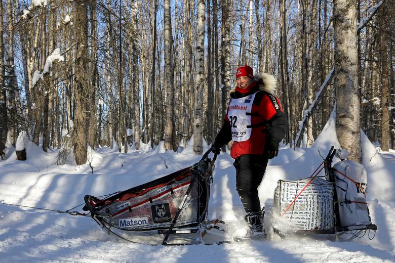 Aliy Zirkle comienza su última carrera de perros de trineo Iditarod Trail, que se lleva a cabo en un circuito cerrado a través del desierto.