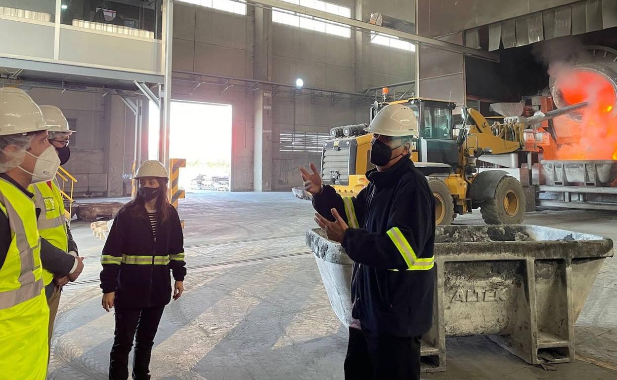 Visita del delegado de la Junta a Latem Aluminium. 