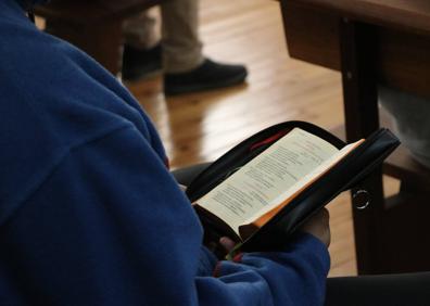 Imagen secundaria 1 - Los seminaristas toman sus lecciones en el seminario Conciliar San Froilán.