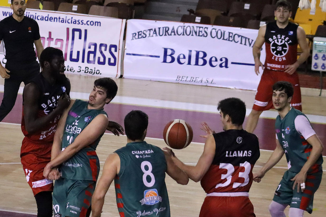 Fotos: ULE RBH-Global Basket León supera al líder