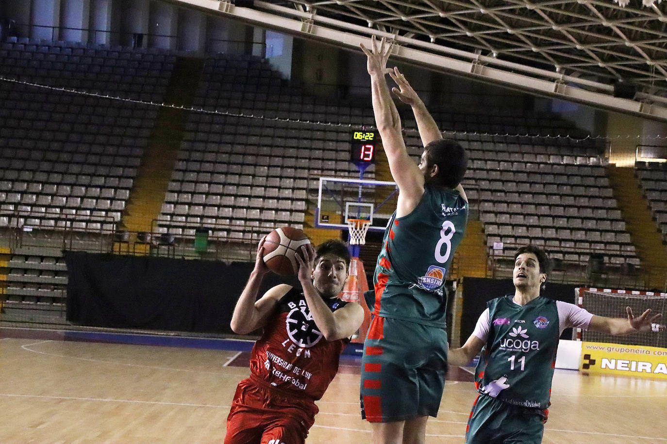 Fotos: ULE RBH-Global Basket León supera al líder