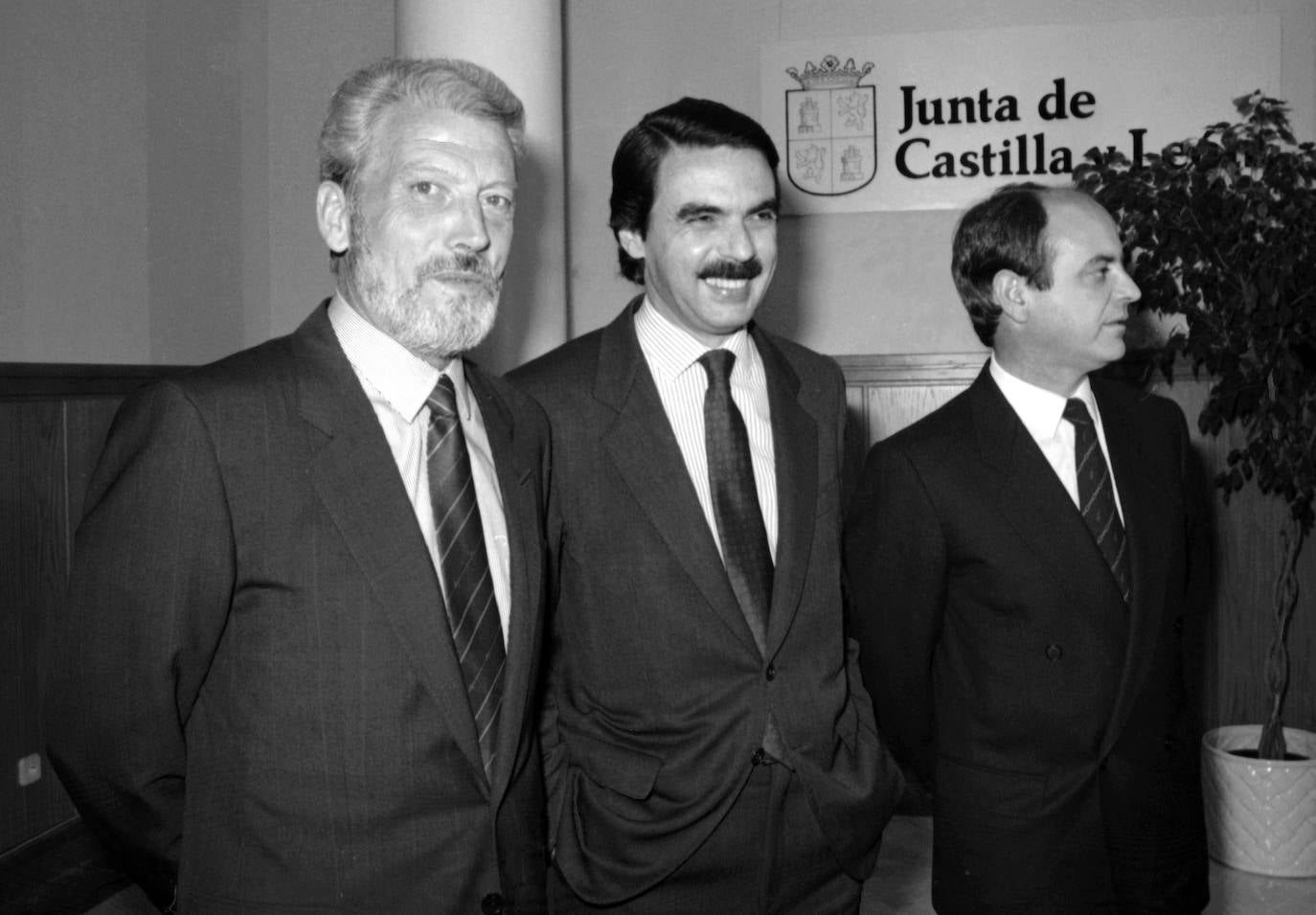 Fotos: La política de Alianza Popular de &#039;tocar&#039; a alcaldes y cargos del CDS estuvo a punto de devolver la Junta al PSOE en 198