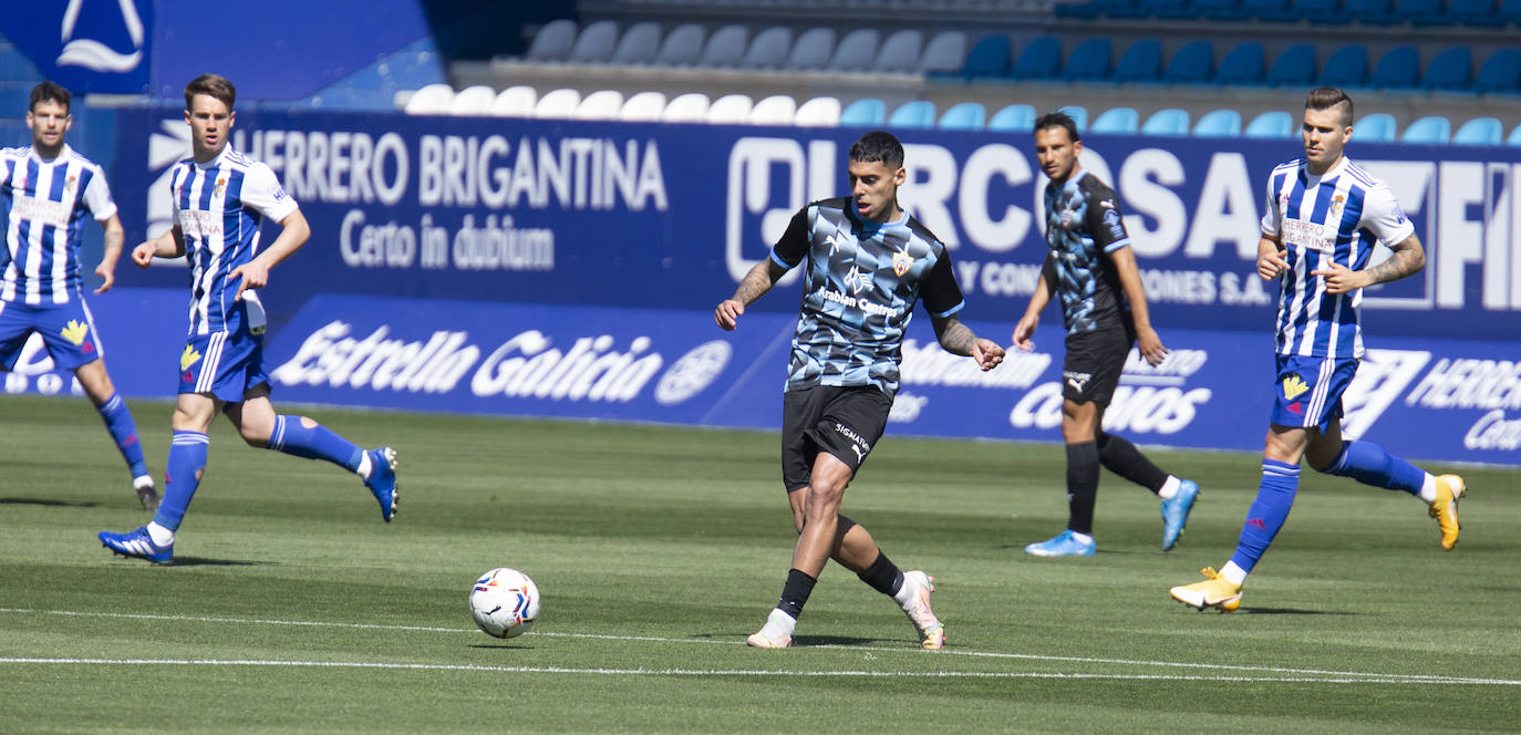 Fotos: Las imágenes del Deportiva-Almería