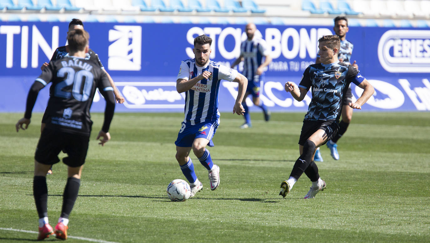 Fotos: Las imágenes del Deportiva-Almería