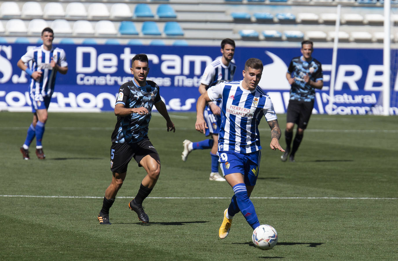 Fotos: Las imágenes del Deportiva-Almería