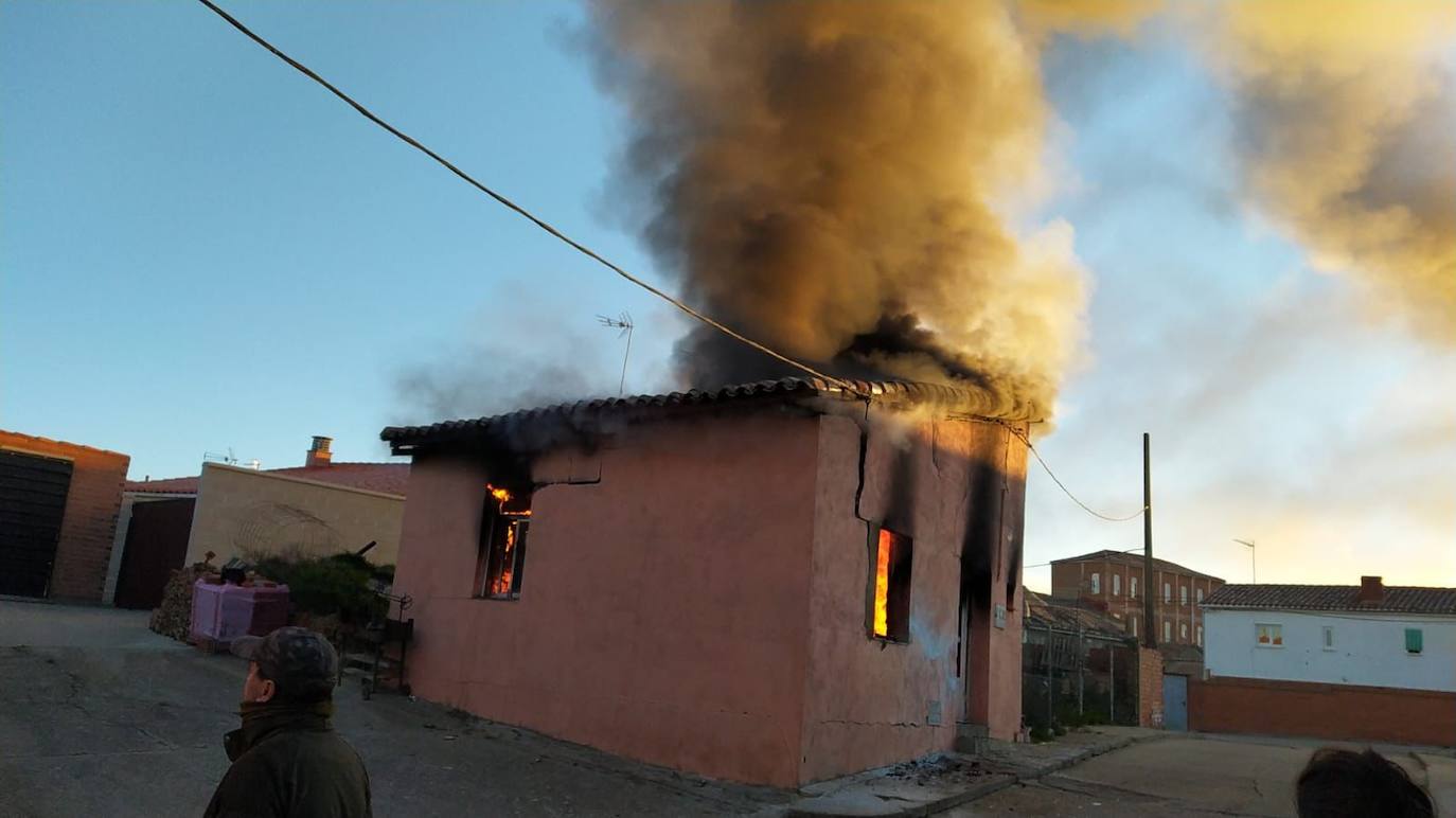 Fotos: Incendio en una &#039;peña&#039; en Grajal de Campos