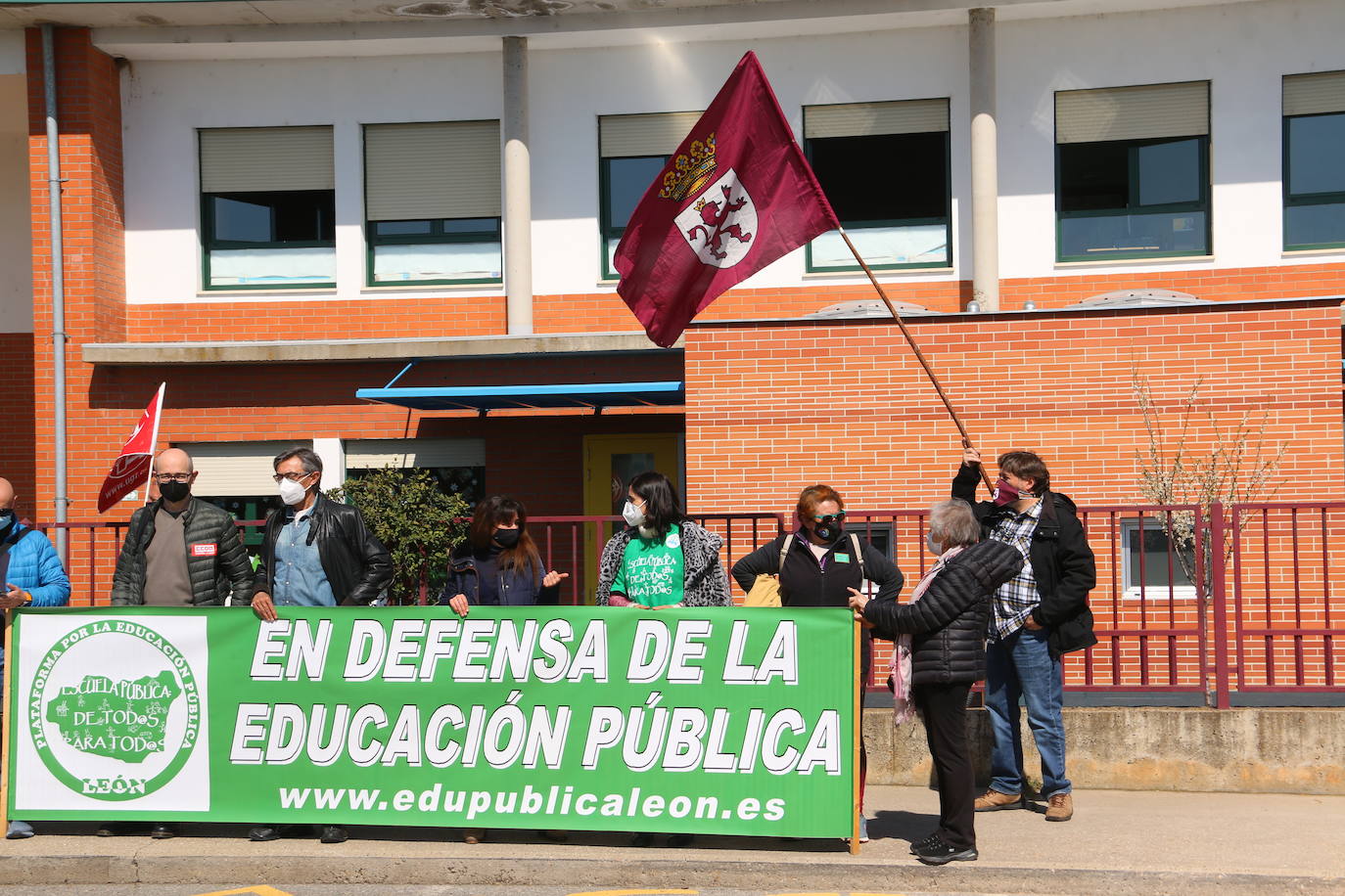 Algunos de los concentrados por la Plataforma.