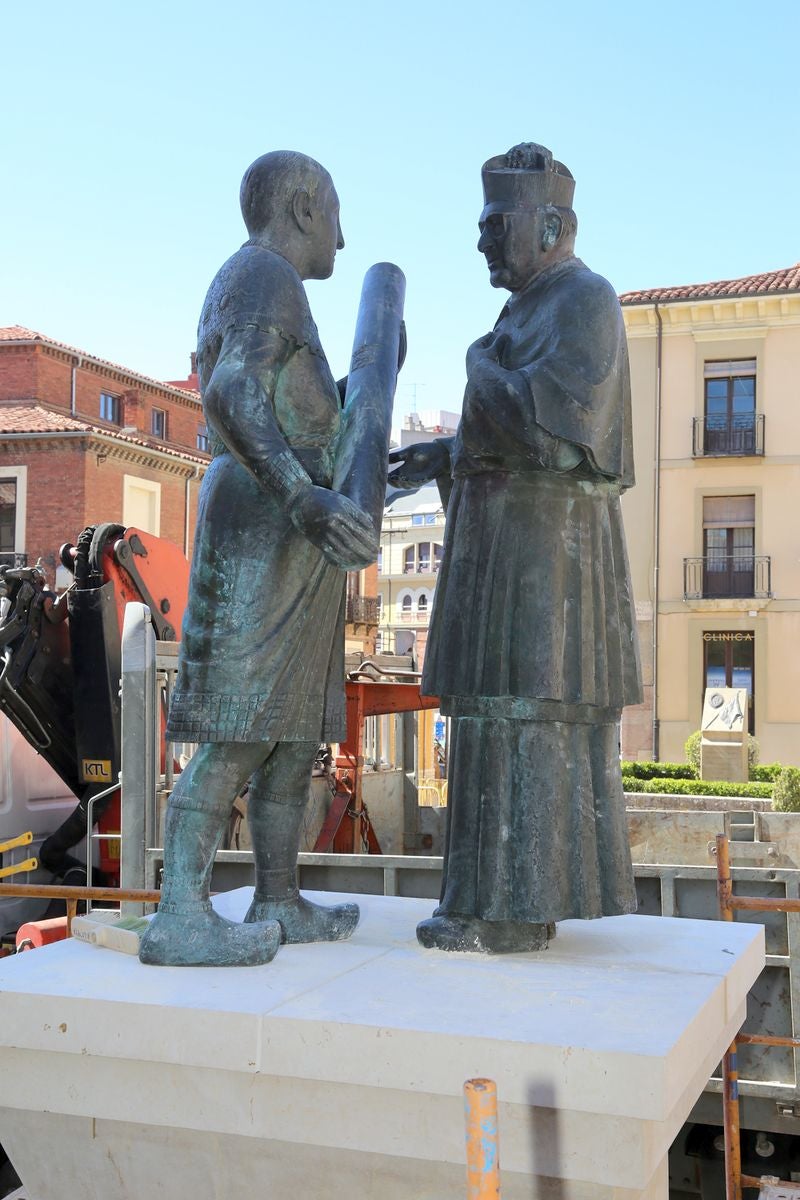 El Ayuntamiento de León restaura la escultura de Las Cabezadas | El Centro de Oficios y Artes Plásticas se ha encargado de los trabajos del conjunto del asturiano José Luis Fernández. 