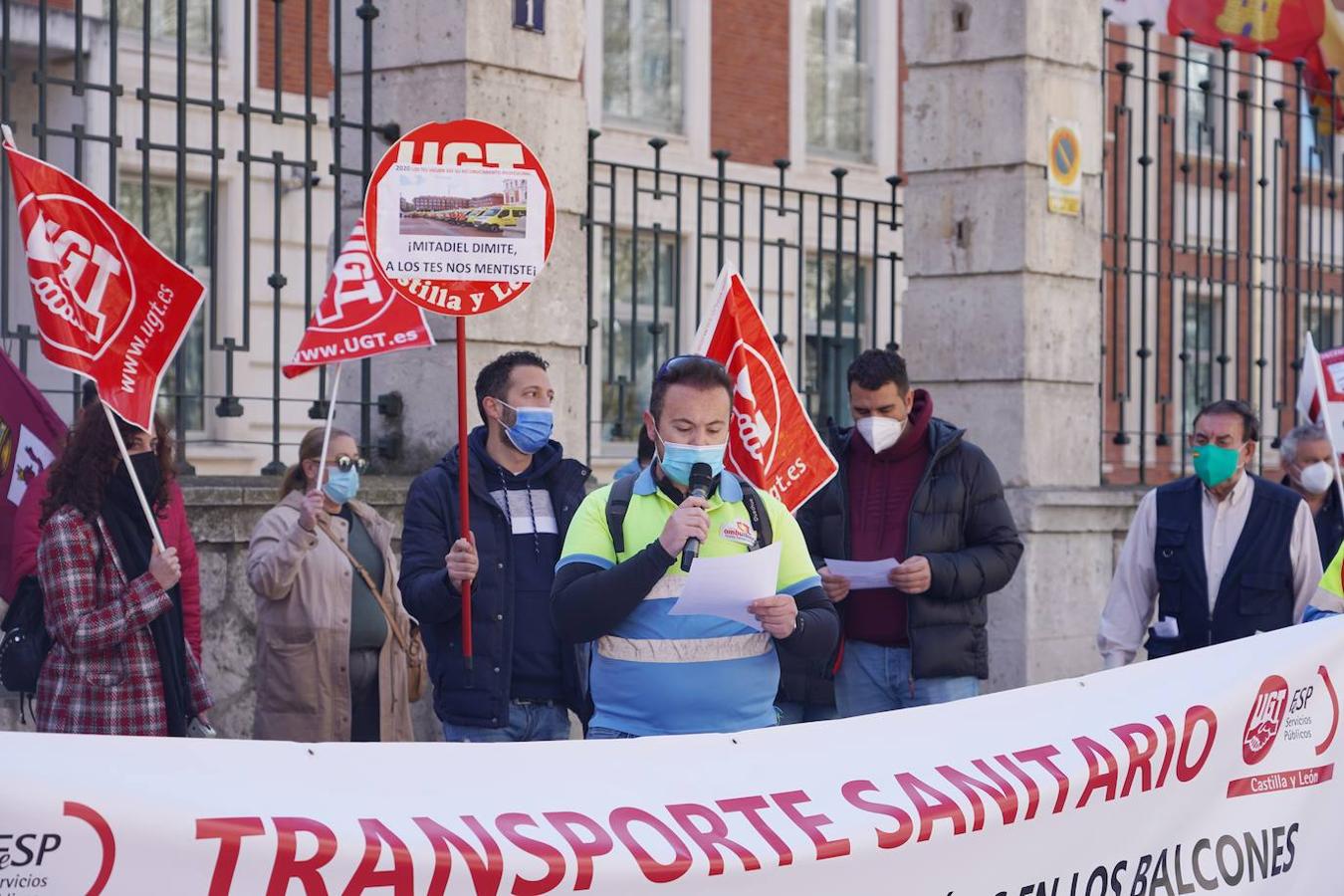 La FeSP de UGTCyL se concentra por la situación en la que se encuentran los profesionales del transporte sanitario en Castilla y León