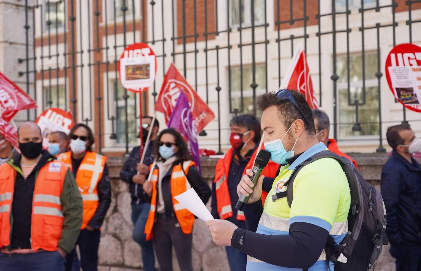 La FeSP de UGTCyL se concentra por la situación en la que se encuentran los profesionales del transporte sanitario en Castilla y León