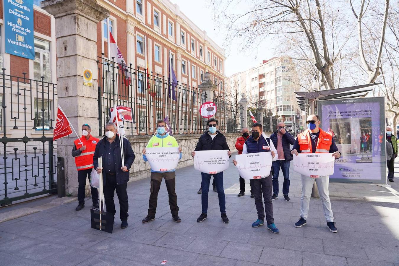 La FeSP de UGTCyL se concentra por la situación en la que se encuentran los profesionales del transporte sanitario en Castilla y León