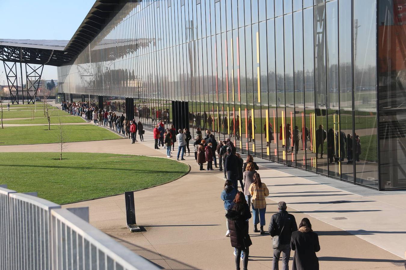 León retoma la vacunación de los docentes con AstraZeneca.