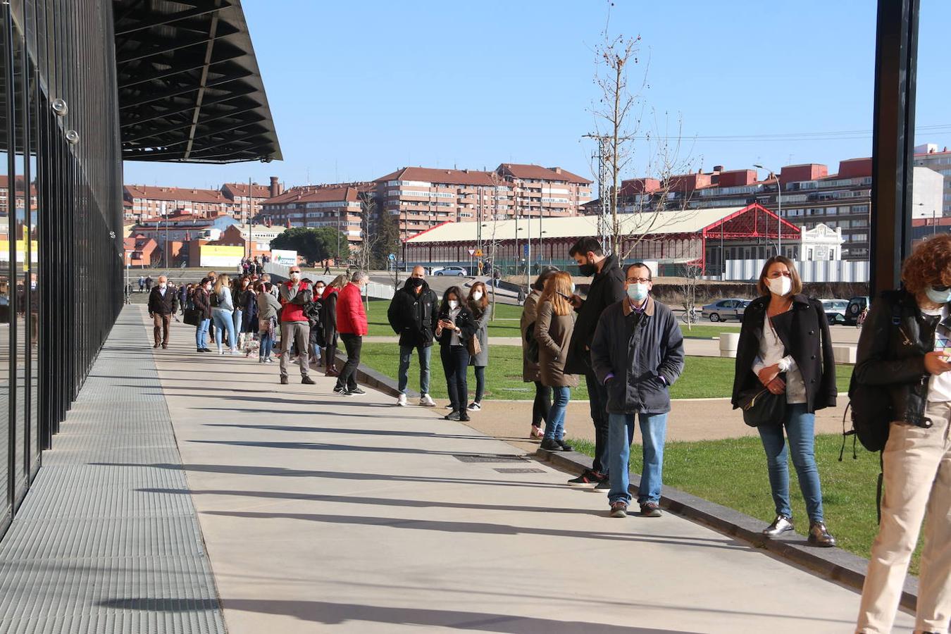 León retoma la vacunación de los docentes con AstraZeneca.