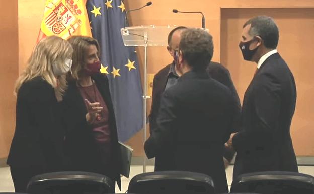 Momentos previos a la presentación del acuerdo. 