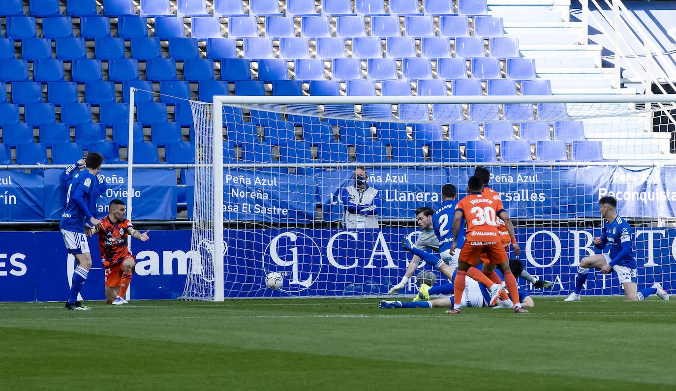 El conjunto berciano juega esta jornada en el Carlos Tartiere ante los carbayones.