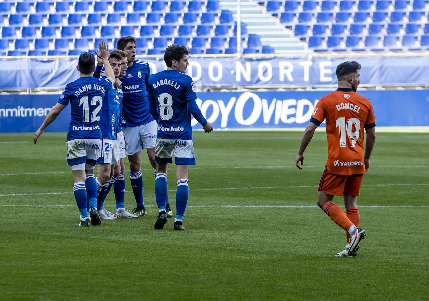 El conjunto berciano juega esta jornada en el Carlos Tartiere ante los carbayones.