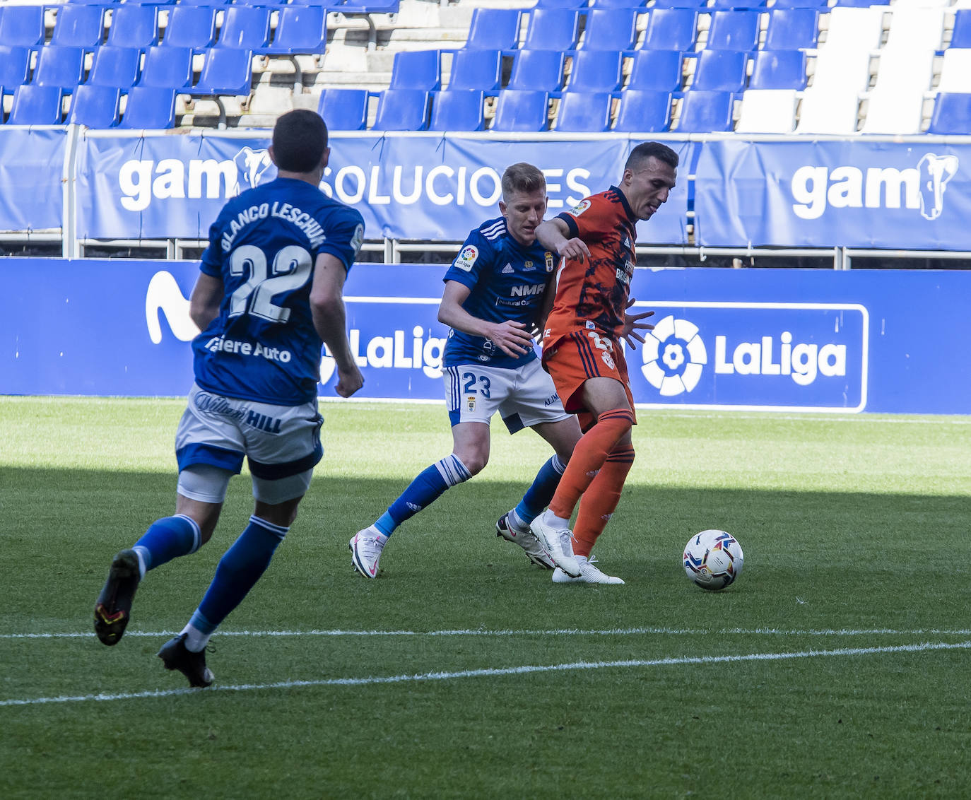 El conjunto berciano juega esta jornada en el Carlos Tartiere ante los carbayones.