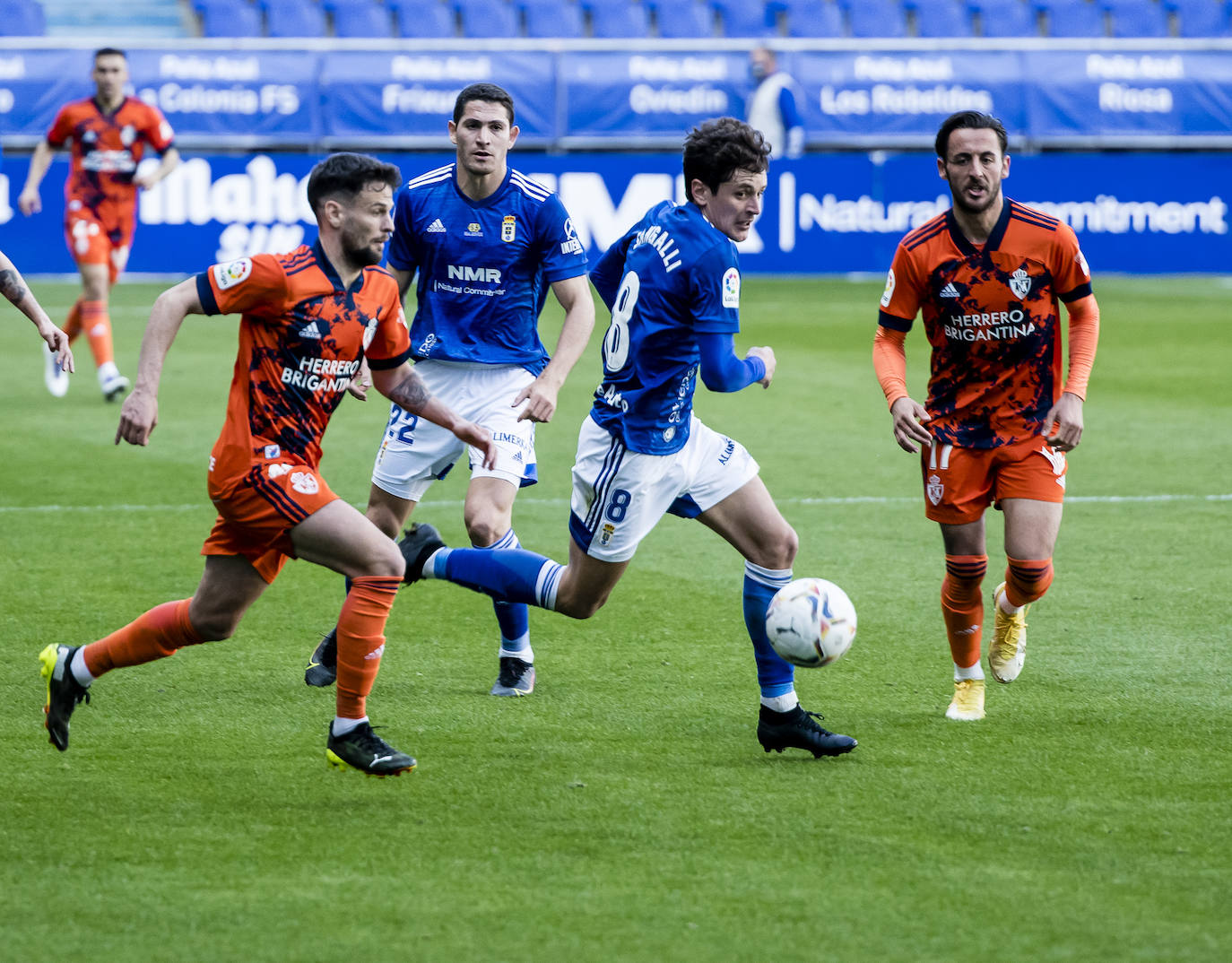 El conjunto berciano juega esta jornada en el Carlos Tartiere ante los carbayones.